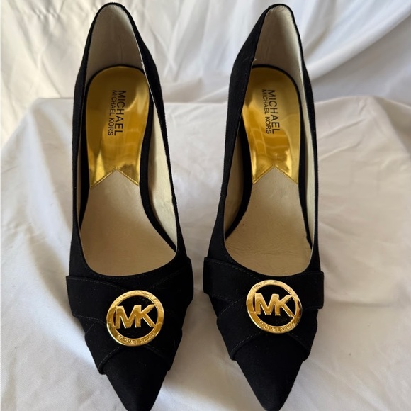 Michael Kors black high heels with a prominent gold-tone MK - Picture 1 of 8
